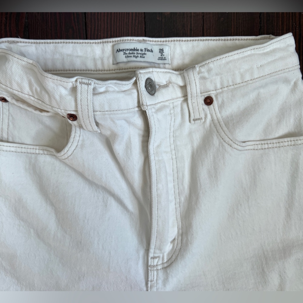 A&F Ultra High Rise Ankle Straight Jean in White, Ecru - Picture 10 of 11